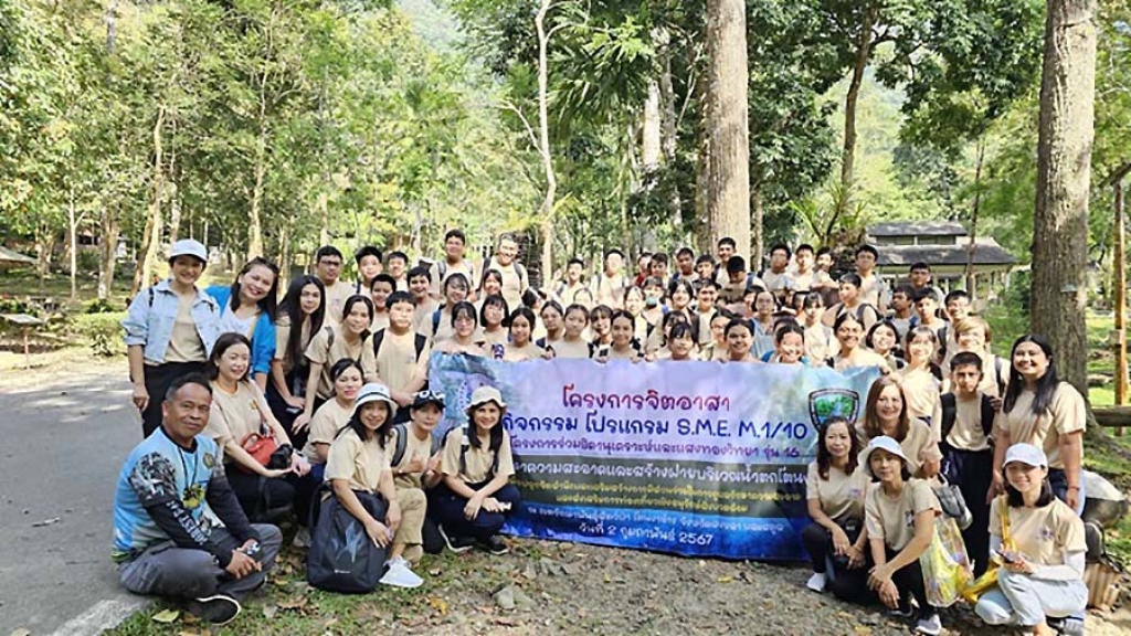 Students from Don Bosco Saengthong Vitthaya School and the Thidanukhro School