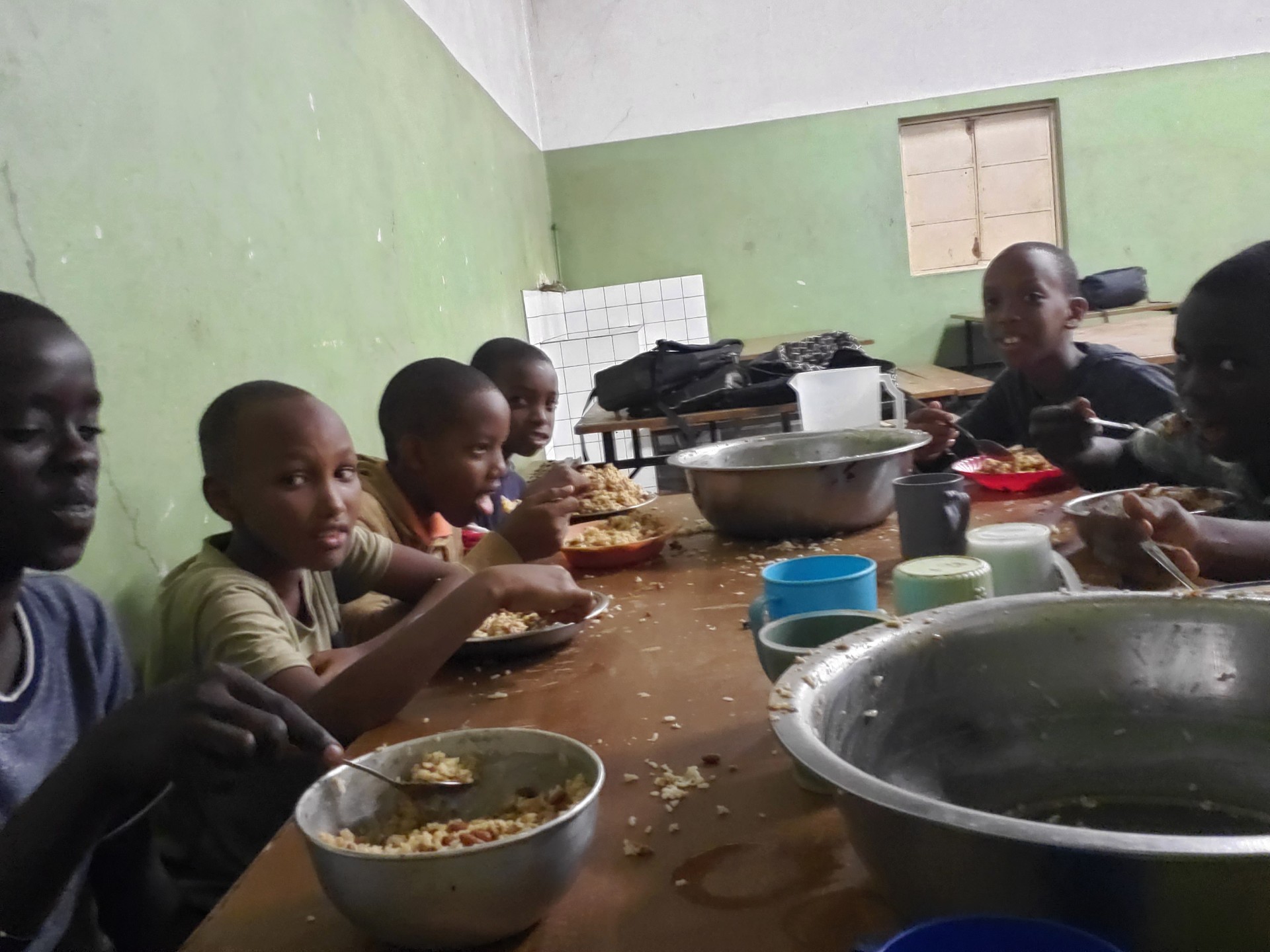 More than 1,600 students attending Don Bosco high schools in Ngozi and Buterere, Burundi*, had access to better nutrition during the second half of 2024 as a result of a partnership between Salesian Missions, the U.S. development arm of the Salesians of Don Bosco, and Rise Against Hunger, an international humanitarian organization growing a global movement to end hunger.