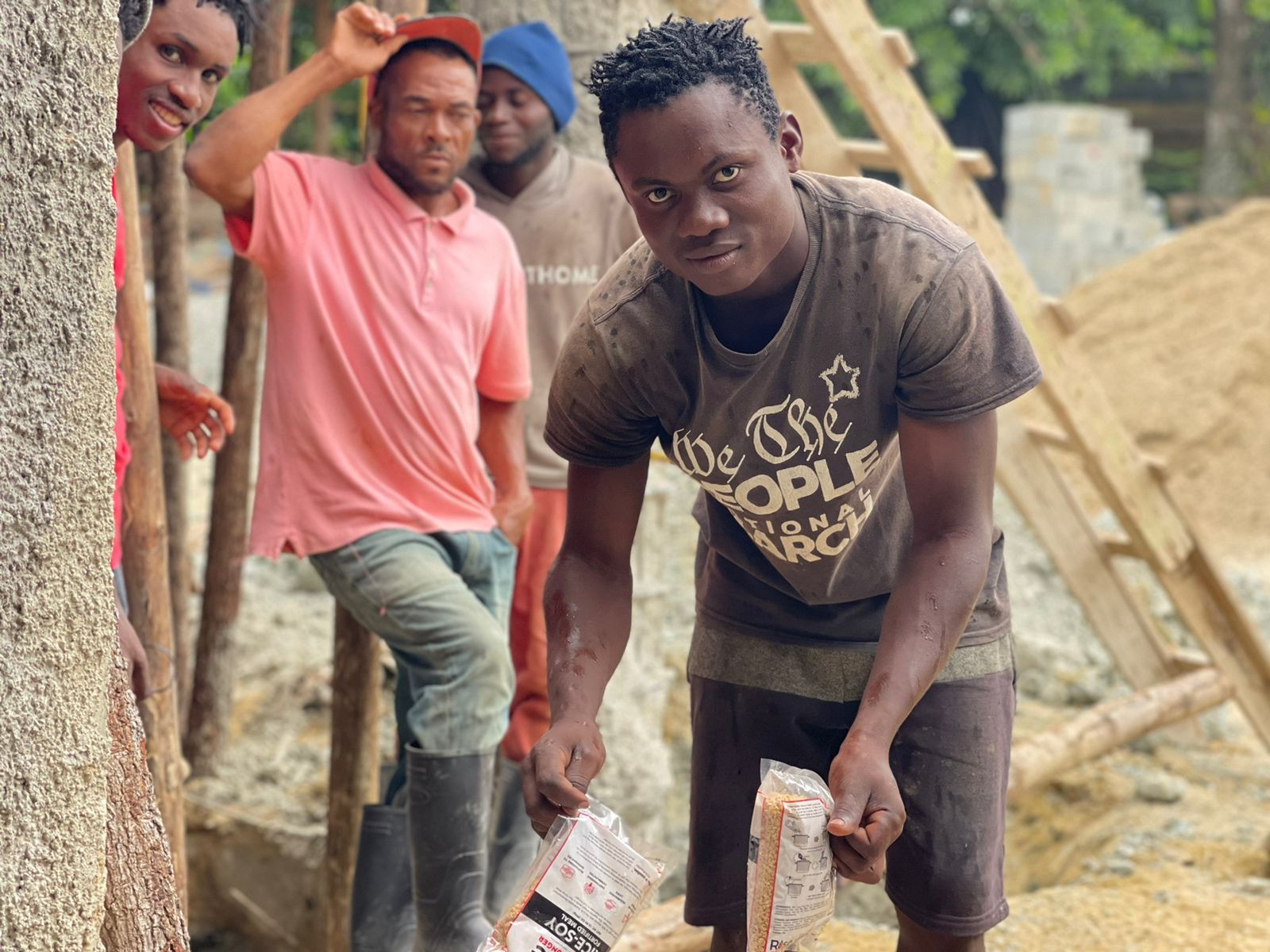 Families of students attending the Institute of the Daughters of Mary Help of Christians in Dominican Republicreceived meals to support their nutritional needs