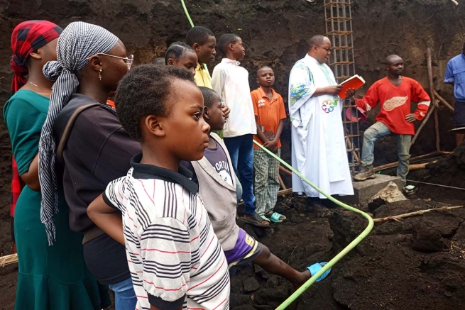 Salesian missionaries have begun construction on a new secondary school building in the vulnerable neighborhood of Mugunga, on the outskirts of Goma, Democratic Republic of the Congo*. F