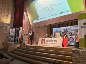 Salesians with the Padre Aramburu Center have signed an agreement with CNH New Holland Group to join the TechPro2 program, which has trained more than 13,000 professionals since 2008, and is taught in 58 schools around the world.