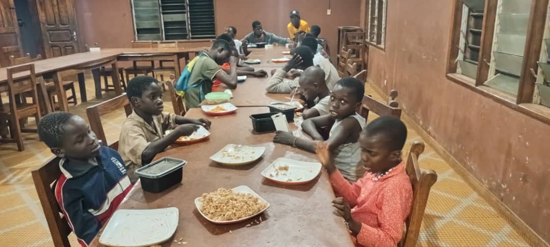 Youth attending Foyer Don Bosco, located in Porto-Novo, Benin, received a shipment of nutritious meals through a partnership between Salesian Missions