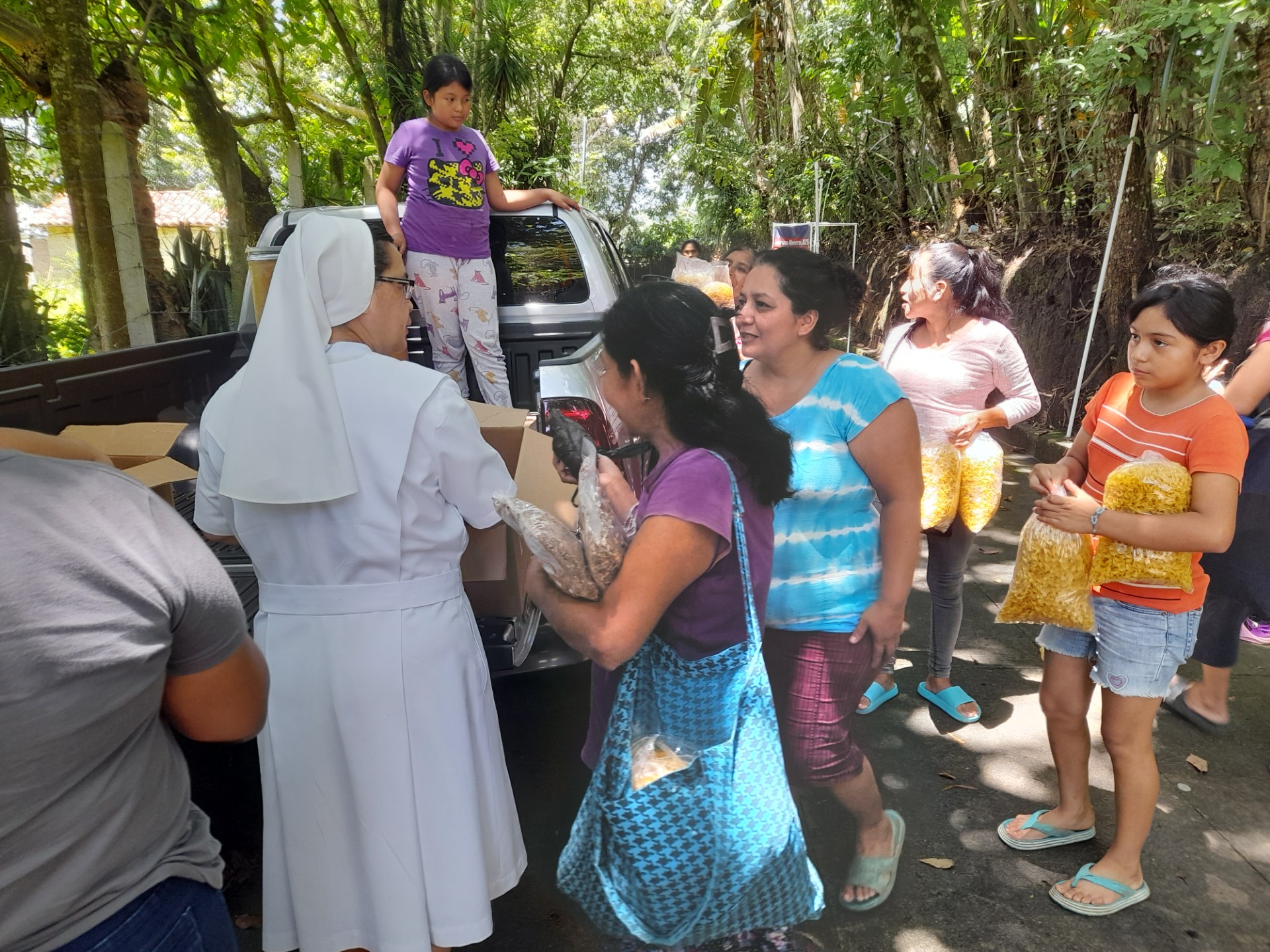 Salesian sisters with the Laura Vicuña Pro Education Foundation (FUNELAVI Foundation) have a new truck to help support their social projects in El Salvador.