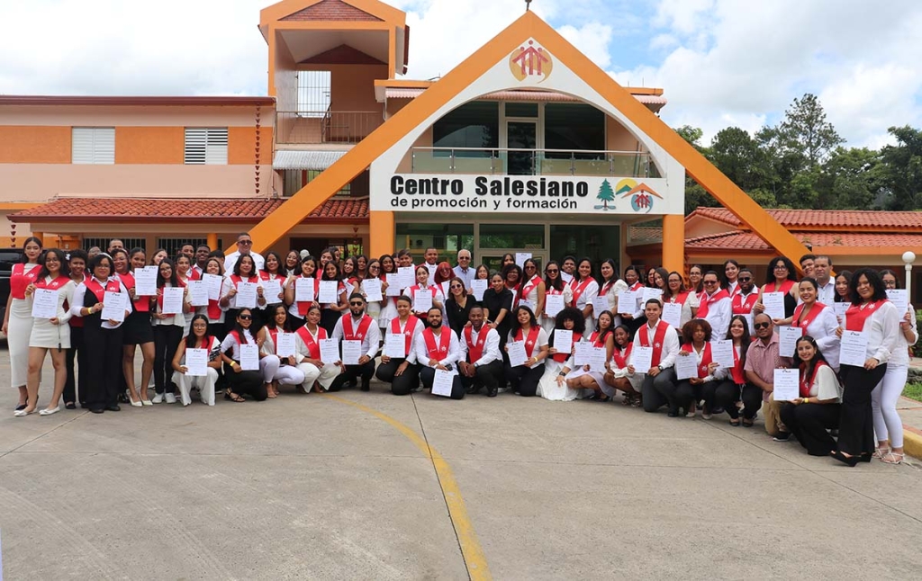 Salesian Communication School PLUS, located in Jarabacoa, Dominican Republic, held its fourth graduation ceremony for 73 youth.