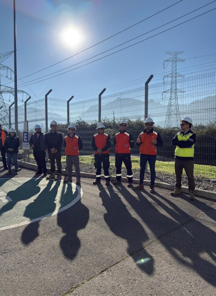 The Salesian Educational Center (CEST), located in Talca, Chile, took 12th-grade students in the electrical technology program to the CELEO Ancoa Electrical Substation, located in the municipality of Colbún