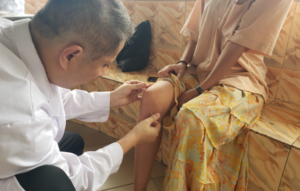 Salesian missionaries held a medical clinic at Foyer Don Bosco, located in Kara, Togo, for the second time. Chinese medical providers offered medical consultations for youth who attend programs there.