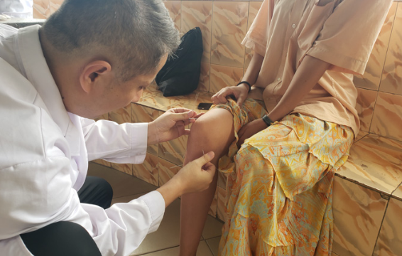 Salesian missionaries held a medical clinic at Foyer Don Bosco, located in Kara, Togo, for the second time. Chinese medical providers offered medical consultations for youth who attend programs there.